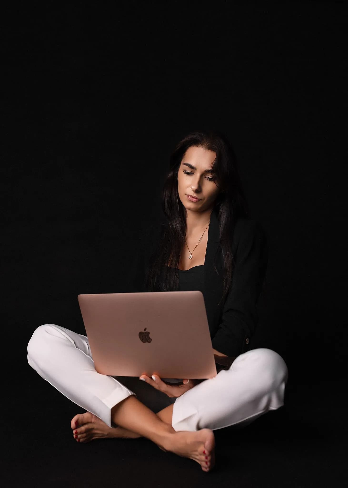 Okładka ebooka Zrozum siebie, poradnik psychologiczny Klaudii Bosek o potrzebach i relacjach